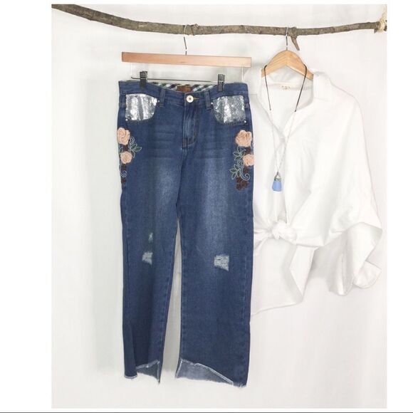 boyfriend Fit Distressed Jeans w Floral Embroidery - Picture 7 of 15